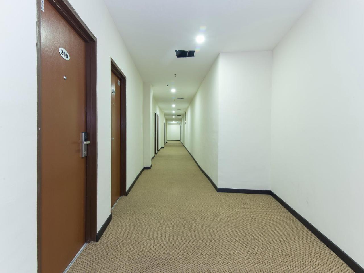 Central Hotel 伯豪 外观 照片